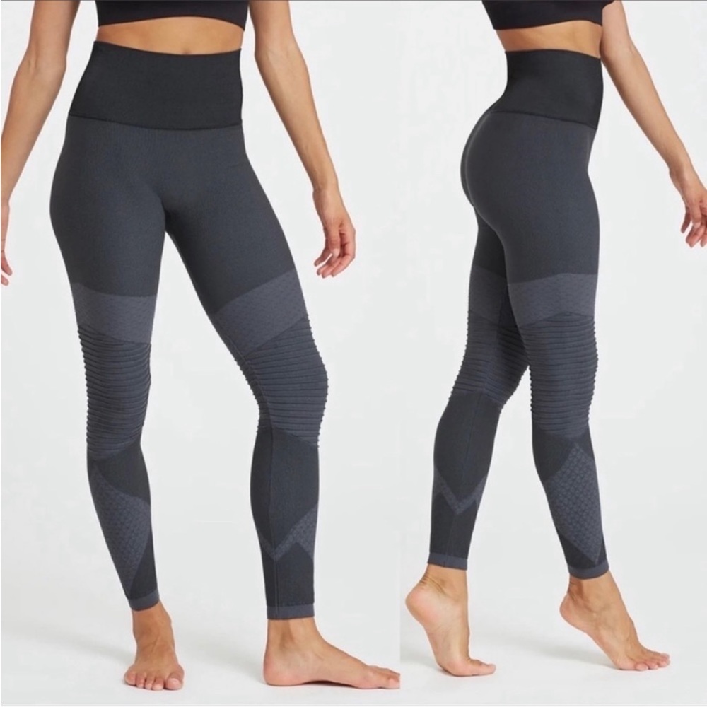 SPANX Leggings Size‎ Medium Black Seamless Leggings Look At Me Now